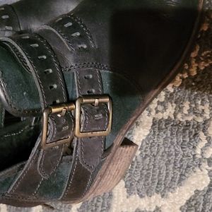 UGG Patsy Cut Black Ankle Boots